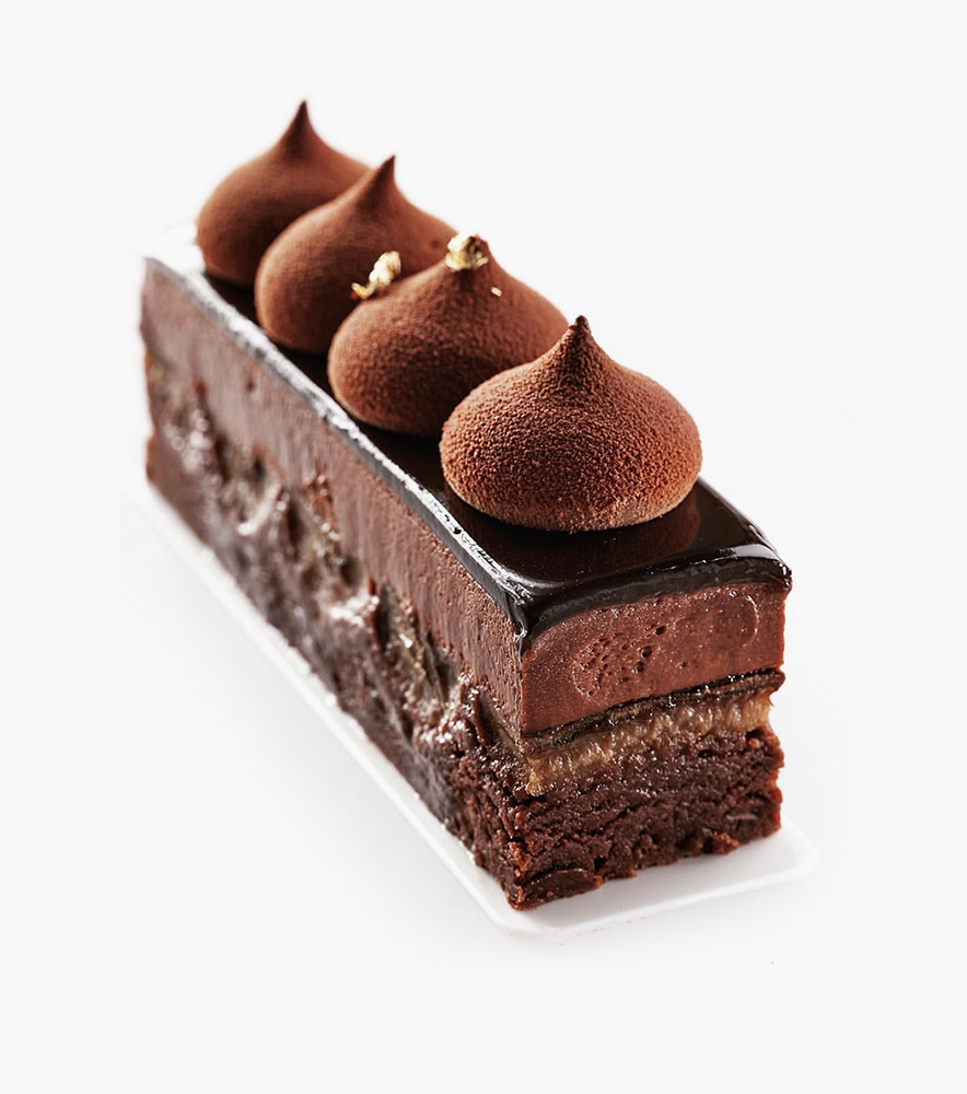 Chocolate cake plating